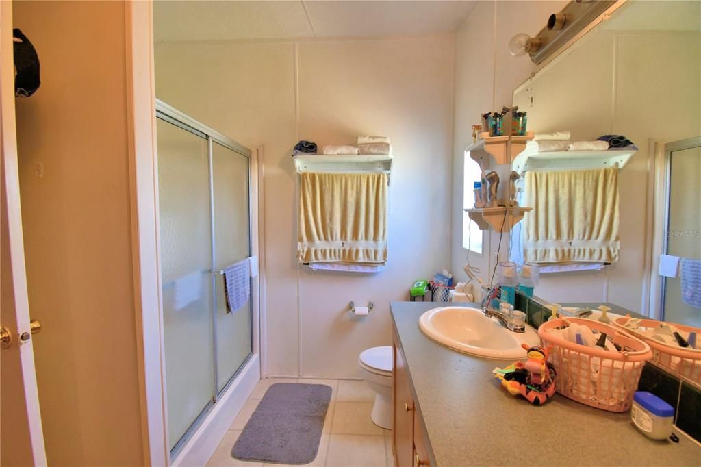 На продажу: $380,000 (4 спален, 2 ванн, 2432 Квадратных фут)