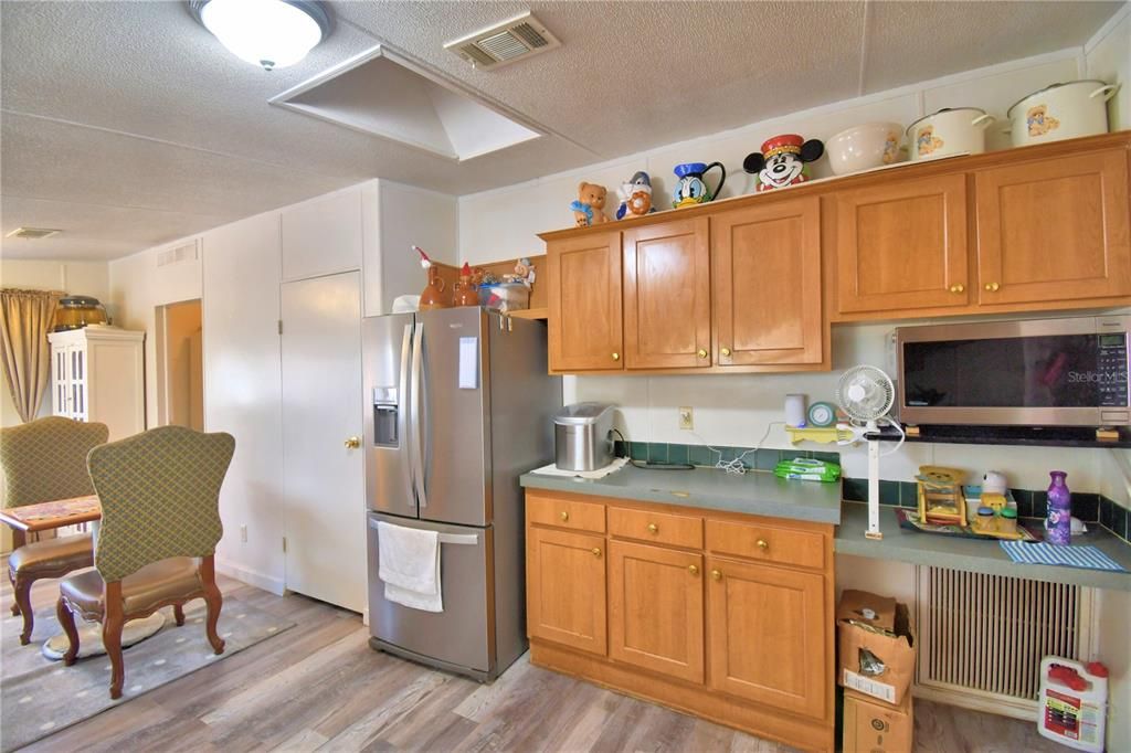 На продажу: $380,000 (4 спален, 2 ванн, 2432 Квадратных фут)