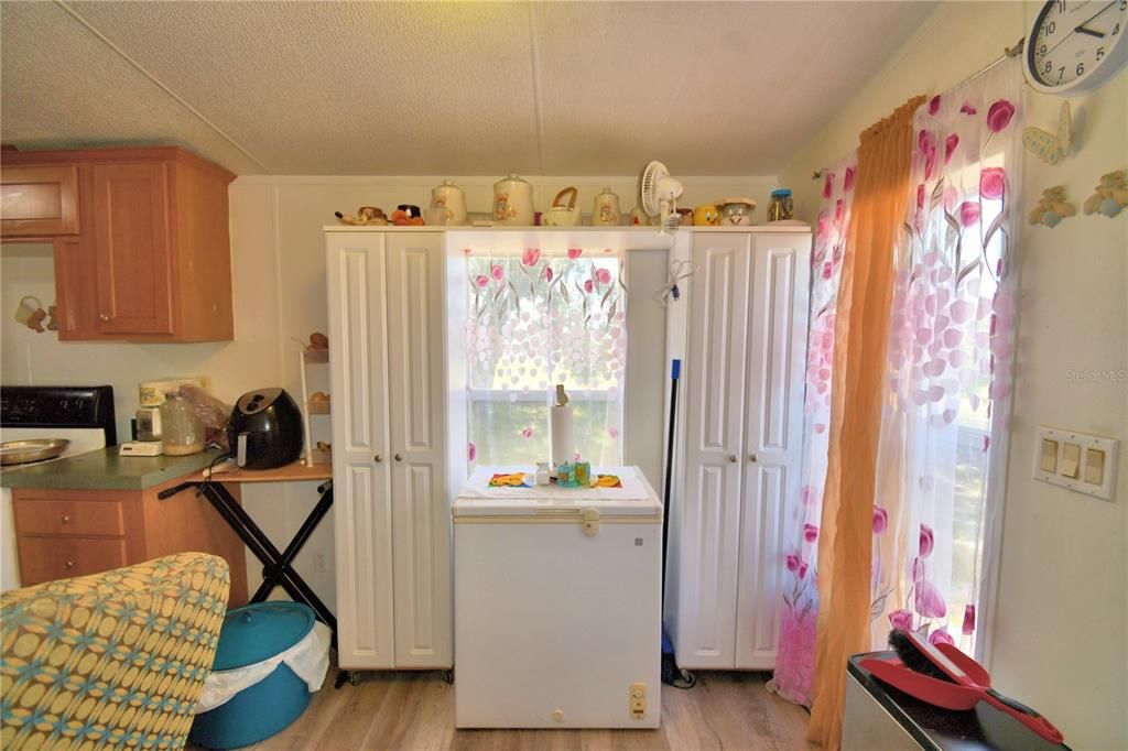 На продажу: $380,000 (4 спален, 2 ванн, 2432 Квадратных фут)