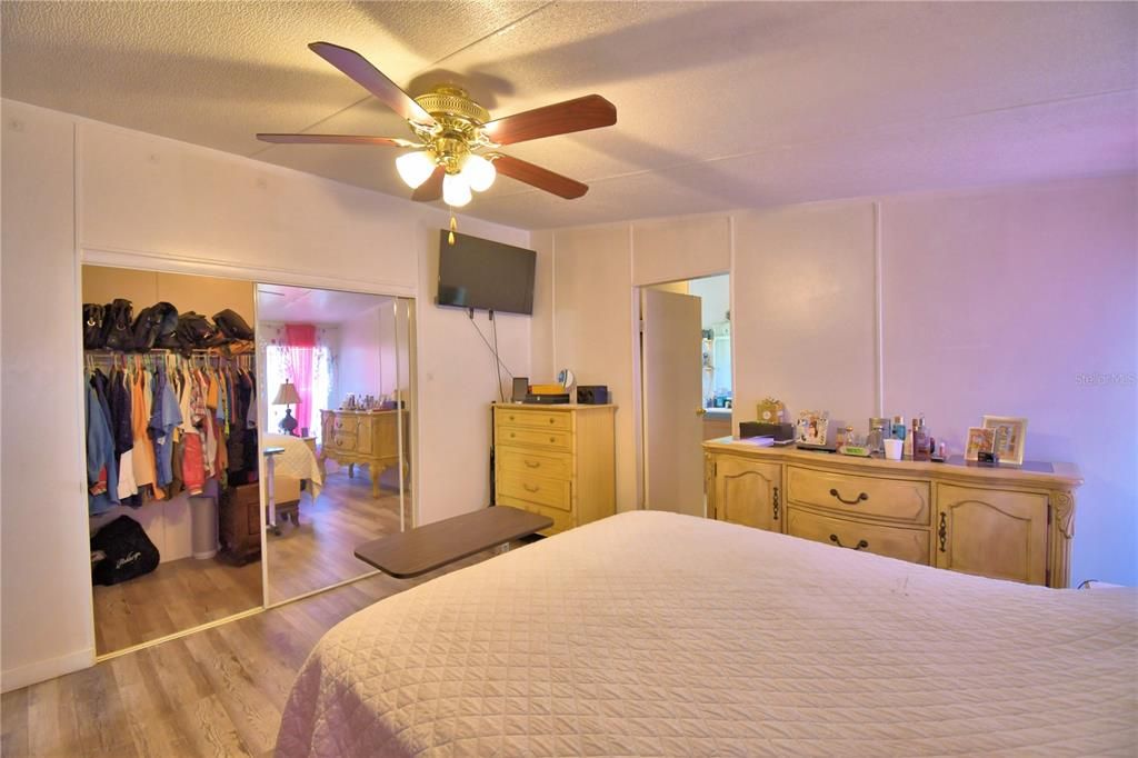 На продажу: $380,000 (4 спален, 2 ванн, 2432 Квадратных фут)