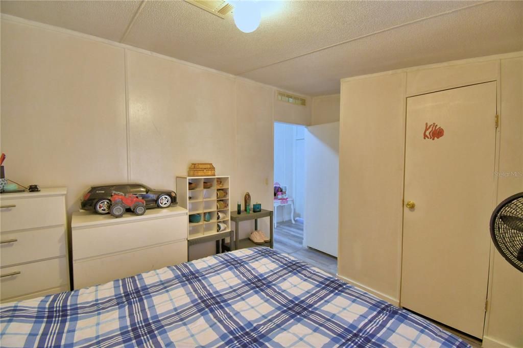 На продажу: $380,000 (4 спален, 2 ванн, 2432 Квадратных фут)