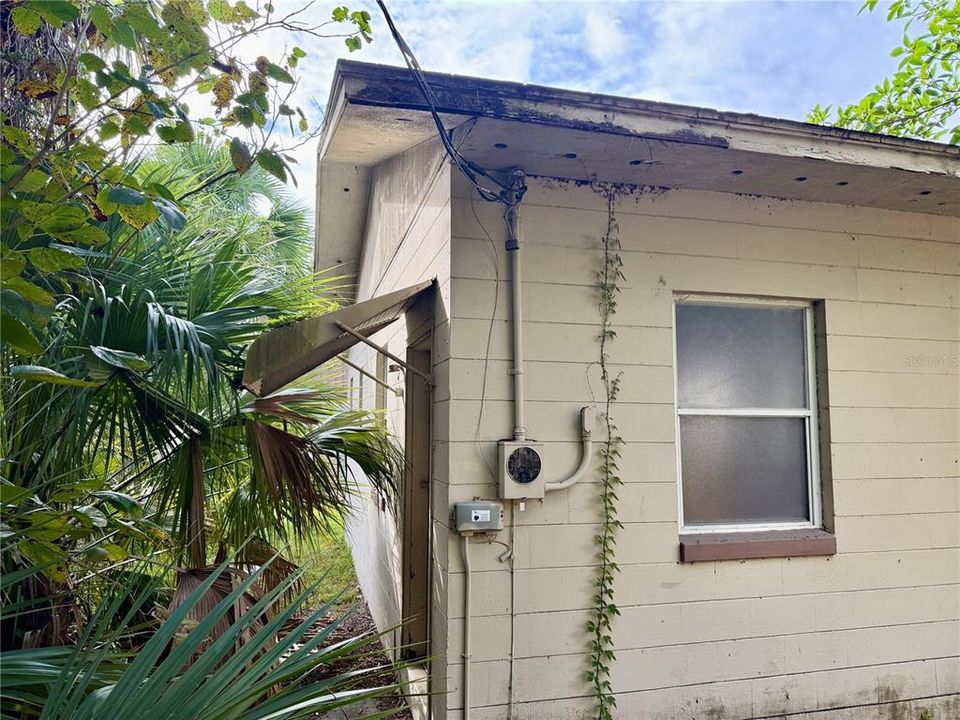 待售: $250,000 (0 贝兹, 0 浴室, 1300 平方英尺)