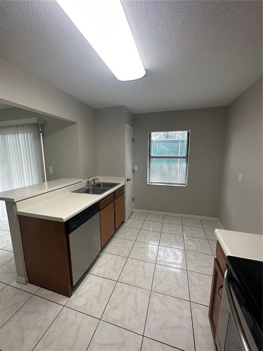 For Rent: $1,575 (3 beds, 2 baths, 1230 Square Feet)