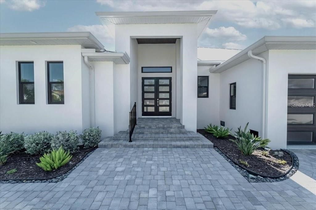 For Sale: $1,899,000 (4 beds, 3 baths, 2606 Square Feet)