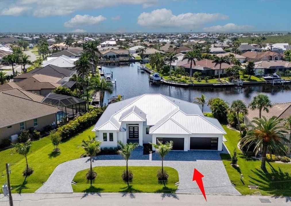 For Sale: $1,899,000 (4 beds, 3 baths, 2606 Square Feet)