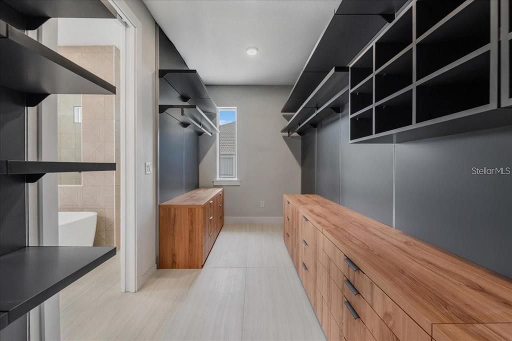 For Sale: $1,899,000 (4 beds, 3 baths, 2606 Square Feet)