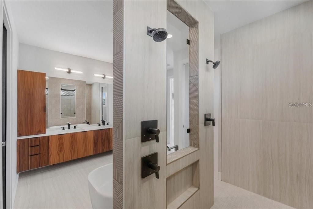 For Sale: $1,899,000 (4 beds, 3 baths, 2606 Square Feet)