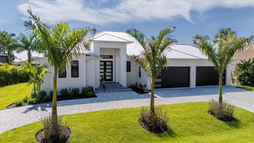 For Sale: $1,899,000 (4 beds, 3 baths, 2606 Square Feet)