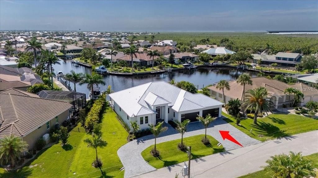 For Sale: $1,899,000 (4 beds, 3 baths, 2606 Square Feet)