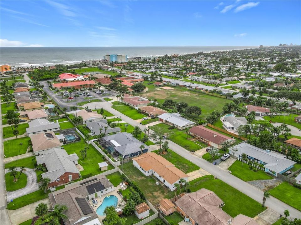 Active With Contract: $384,900 (3 beds, 2 baths, 1778 Square Feet)