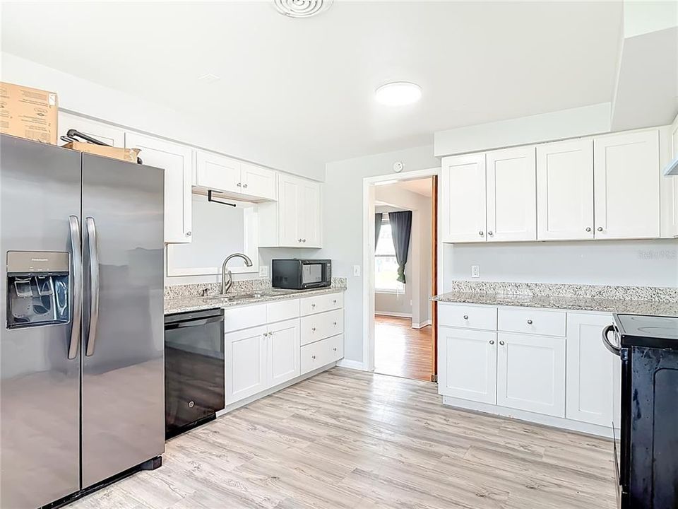 Active With Contract: $384,900 (3 beds, 2 baths, 1778 Square Feet)