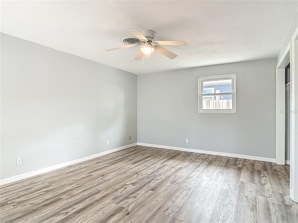 Active With Contract: $384,900 (3 beds, 2 baths, 1778 Square Feet)