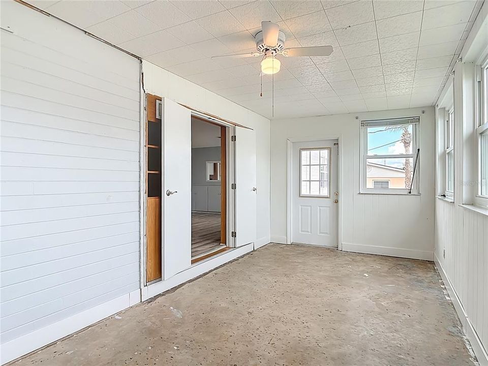 Active With Contract: $384,900 (3 beds, 2 baths, 1778 Square Feet)