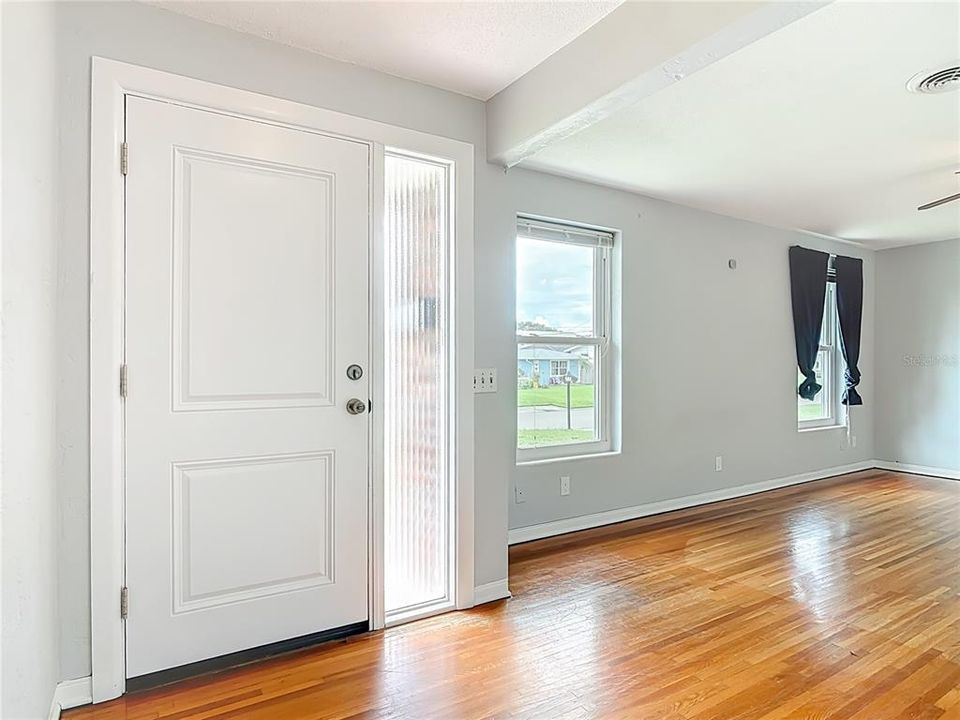 Active With Contract: $384,900 (3 beds, 2 baths, 1778 Square Feet)