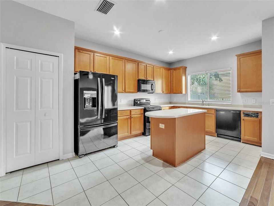 Activo con contrato: $199,900 (2 camas, 2 baños, 1539 Pies cuadrados)