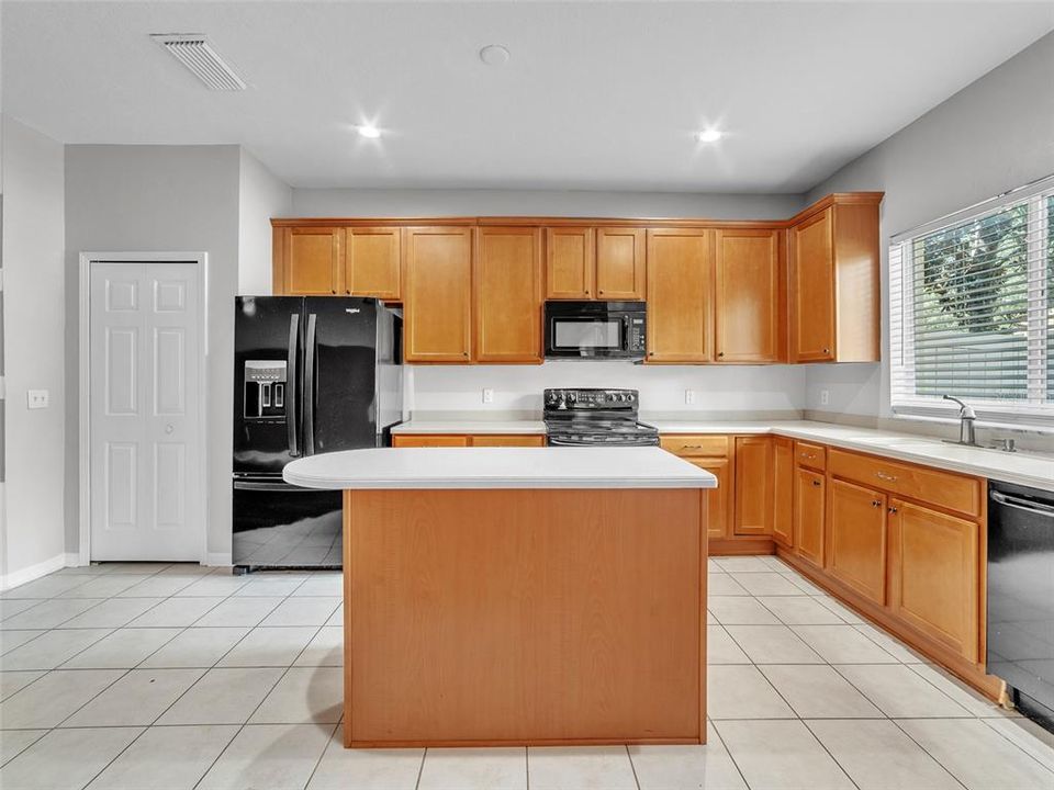 Activo con contrato: $199,900 (2 camas, 2 baños, 1539 Pies cuadrados)