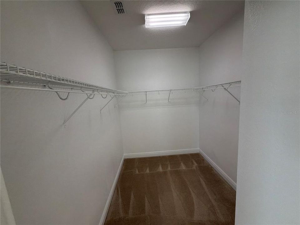 合同活跃: $3,000 (3 贝兹, 2 浴室, 2426 平方英尺)