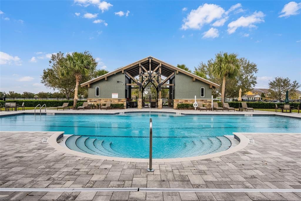 合同活跃: $3,000 (3 贝兹, 2 浴室, 2426 平方英尺)