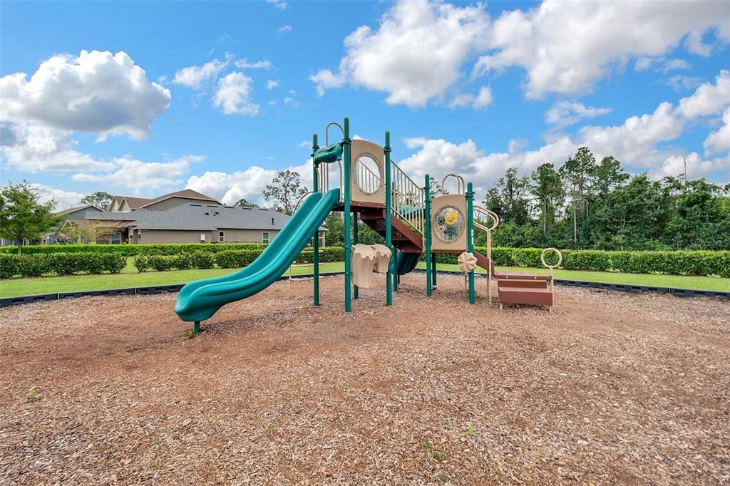 合同活跃: $3,000 (3 贝兹, 2 浴室, 2426 平方英尺)