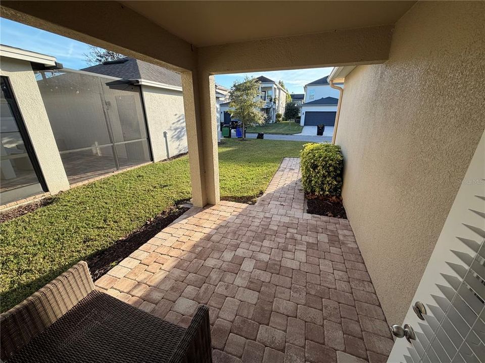 合同活跃: $3,000 (3 贝兹, 2 浴室, 2426 平方英尺)