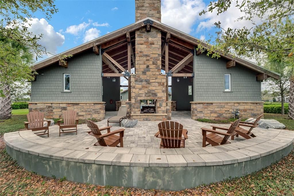 合同活跃: $3,000 (3 贝兹, 2 浴室, 2426 平方英尺)