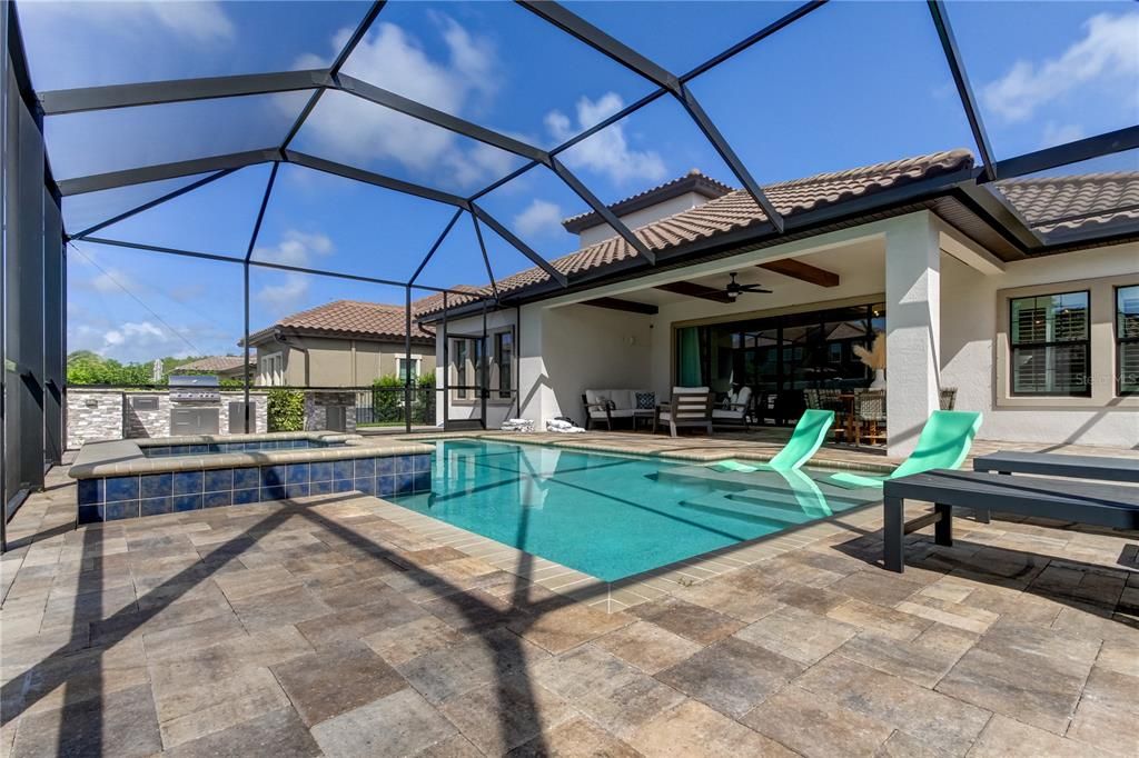 Activo con contrato: $1,229,900 (4 camas, 4 baños, 3138 Pies cuadrados)