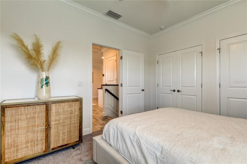 Activo con contrato: $1,229,900 (4 camas, 4 baños, 3138 Pies cuadrados)