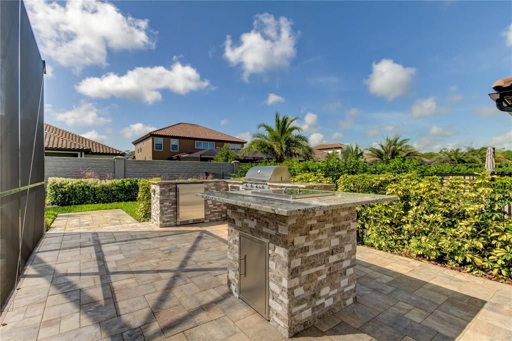 Activo con contrato: $1,229,900 (4 camas, 4 baños, 3138 Pies cuadrados)