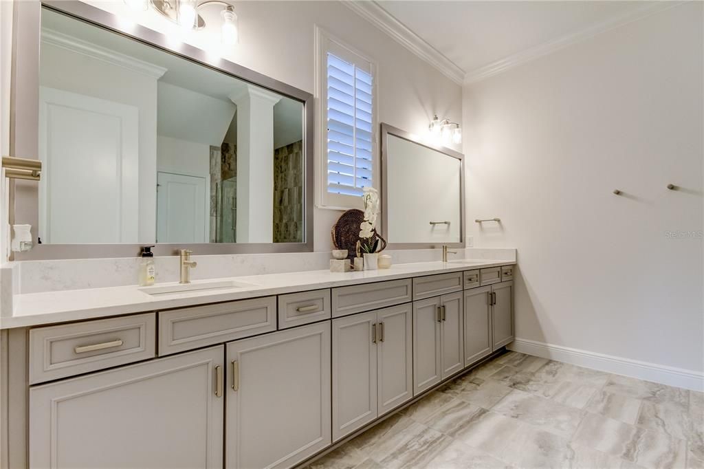 Activo con contrato: $1,229,900 (4 camas, 4 baños, 3138 Pies cuadrados)