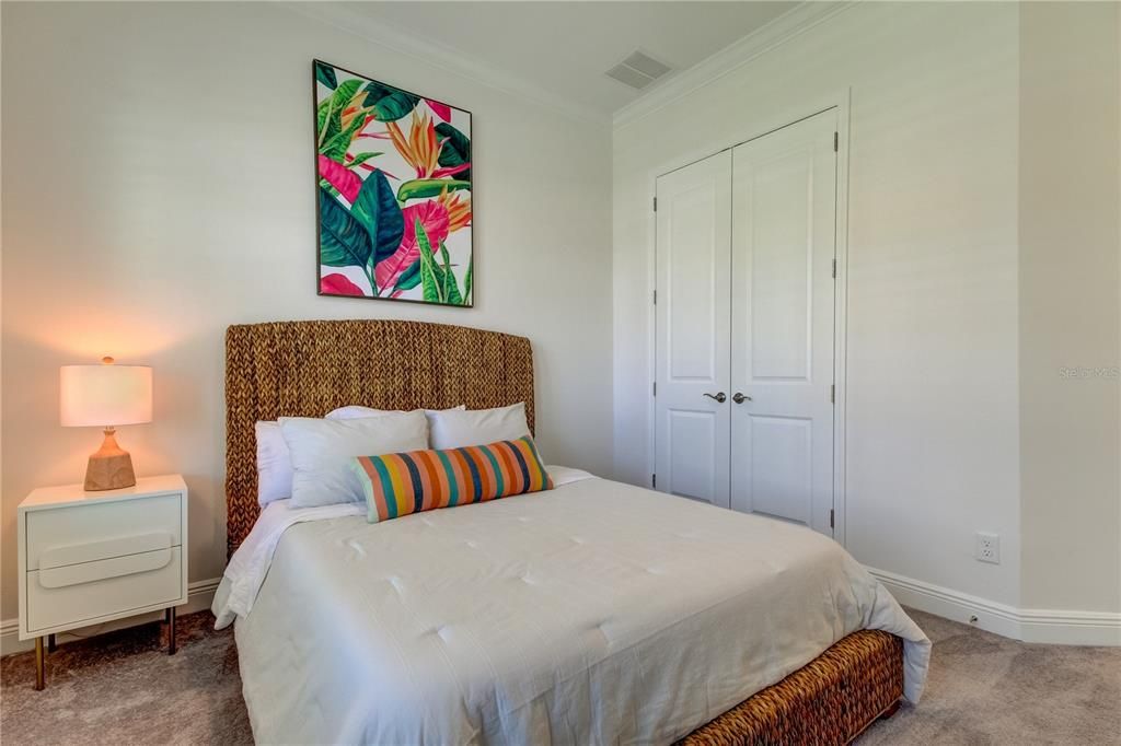 Activo con contrato: $1,229,900 (4 camas, 4 baños, 3138 Pies cuadrados)