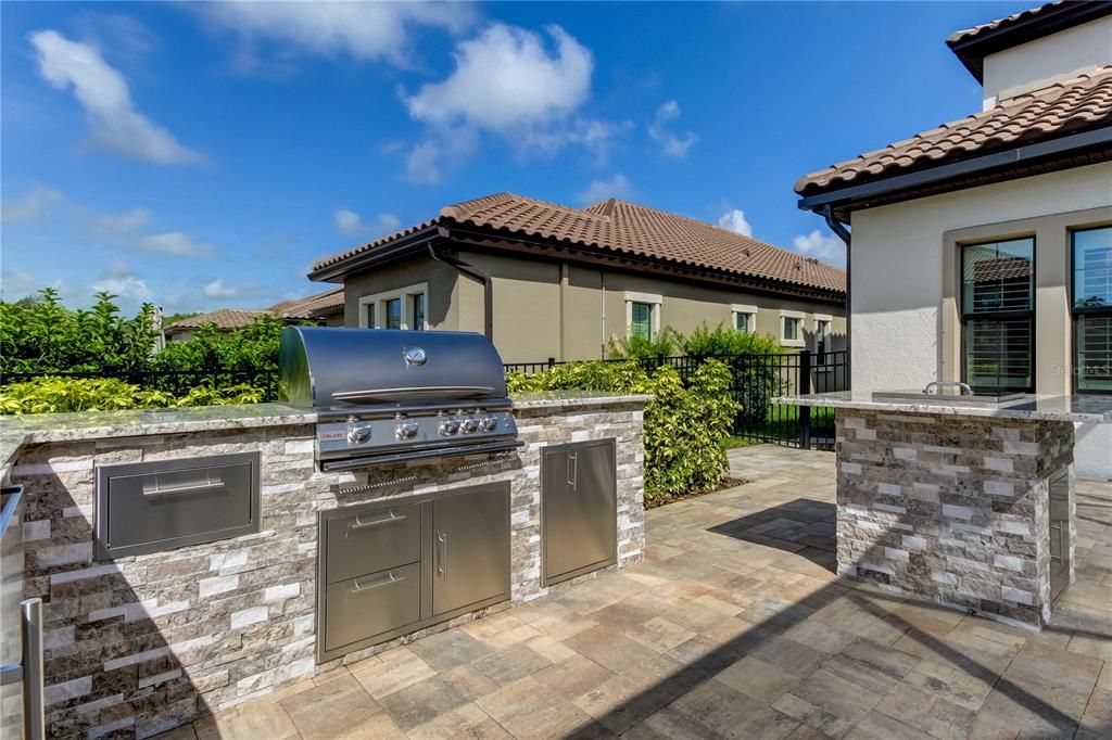 Activo con contrato: $1,229,900 (4 camas, 4 baños, 3138 Pies cuadrados)