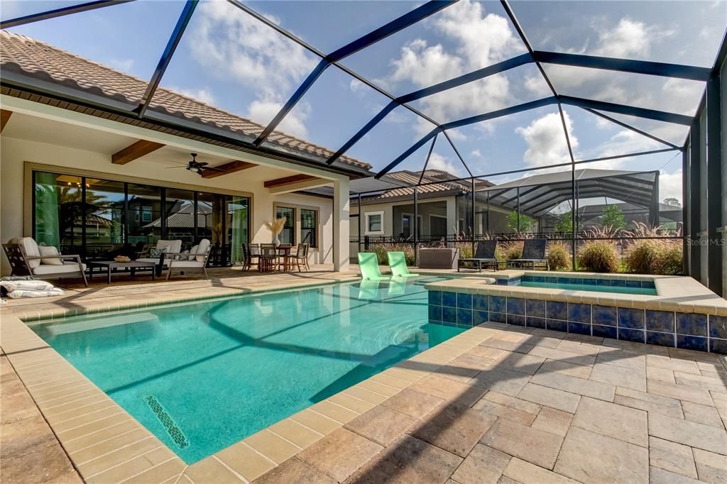 Activo con contrato: $1,229,900 (4 camas, 4 baños, 3138 Pies cuadrados)