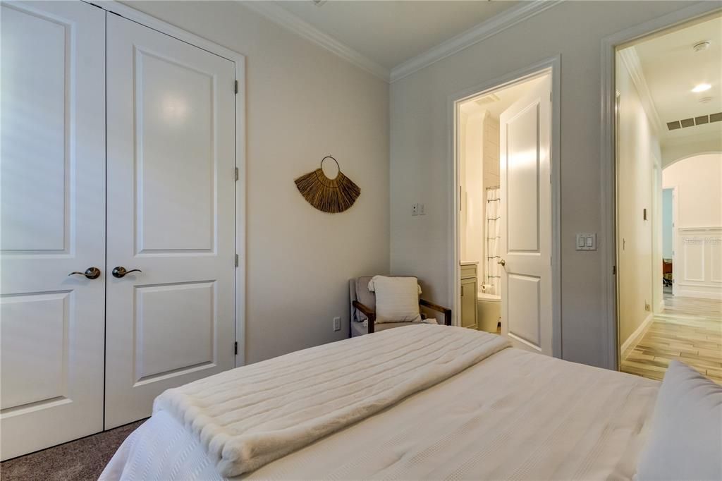 Activo con contrato: $1,229,900 (4 camas, 4 baños, 3138 Pies cuadrados)