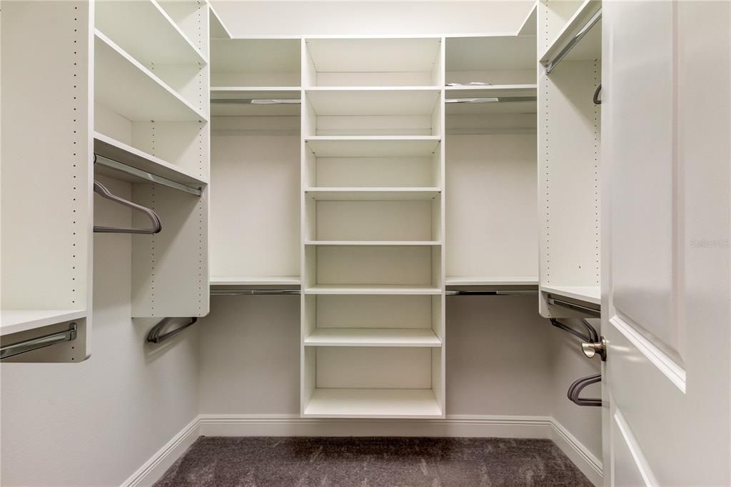 Activo con contrato: $1,229,900 (4 camas, 4 baños, 3138 Pies cuadrados)