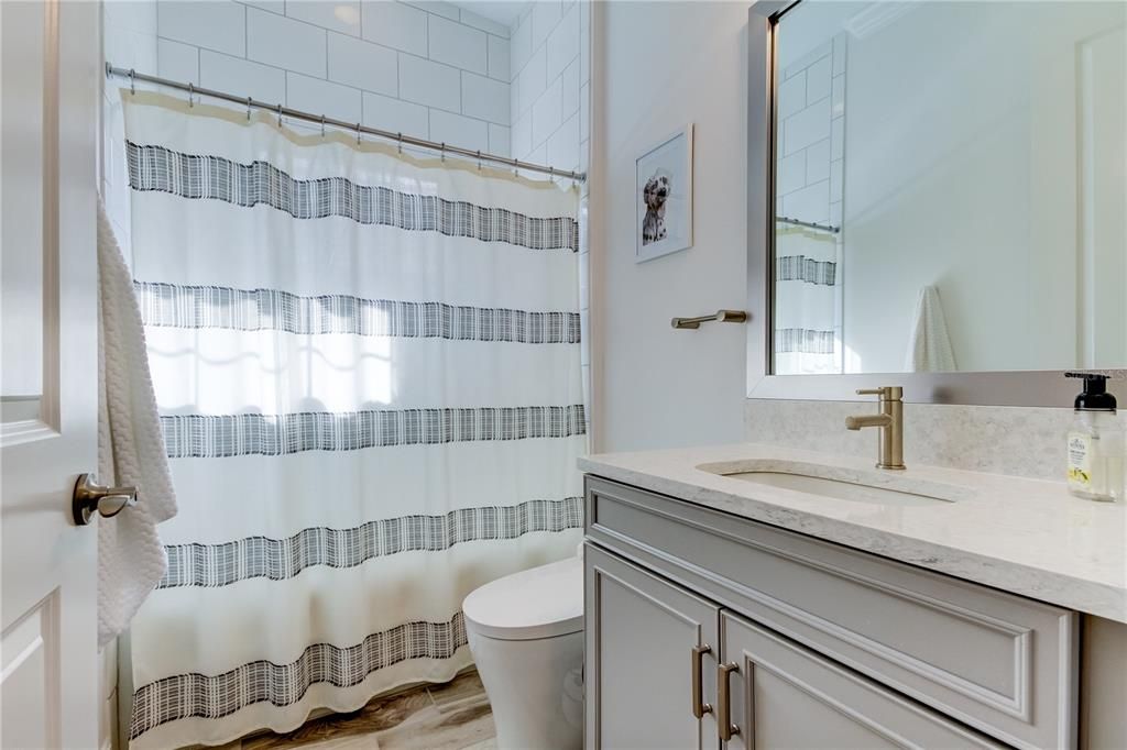 Activo con contrato: $1,229,900 (4 camas, 4 baños, 3138 Pies cuadrados)