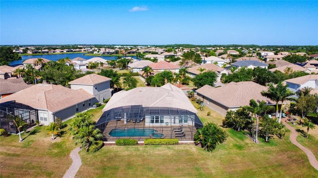 En Venta: $647,000 (4 camas, 3 baños, 2724 Pies cuadrados)