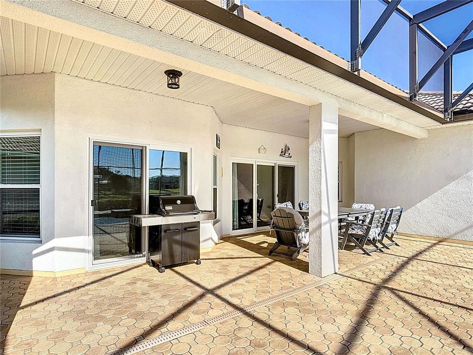 En Venta: $647,000 (4 camas, 3 baños, 2724 Pies cuadrados)