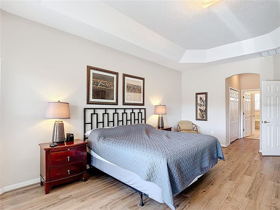 En Venta: $647,000 (4 camas, 3 baños, 2724 Pies cuadrados)