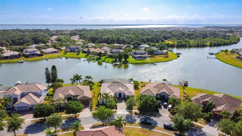 En Venta: $647,000 (4 camas, 3 baños, 2724 Pies cuadrados)