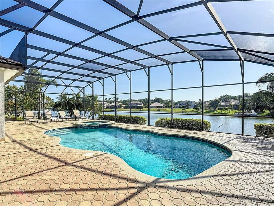 En Venta: $647,000 (4 camas, 3 baños, 2724 Pies cuadrados)