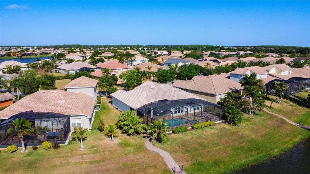 En Venta: $647,000 (4 camas, 3 baños, 2724 Pies cuadrados)