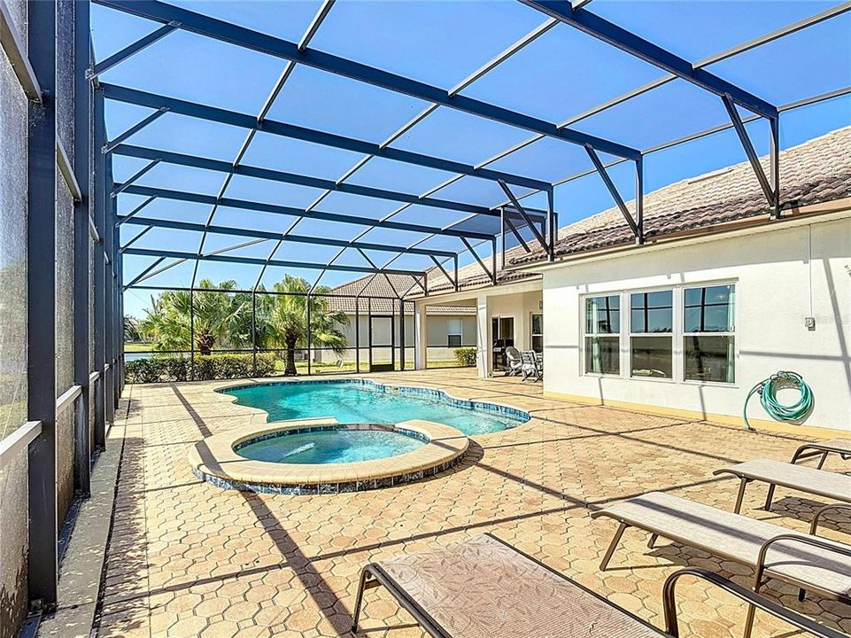 En Venta: $647,000 (4 camas, 3 baños, 2724 Pies cuadrados)