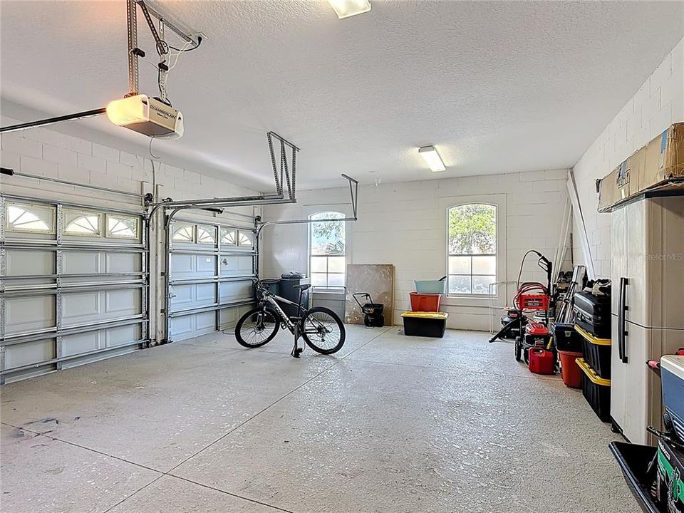 En Venta: $647,000 (4 camas, 3 baños, 2724 Pies cuadrados)