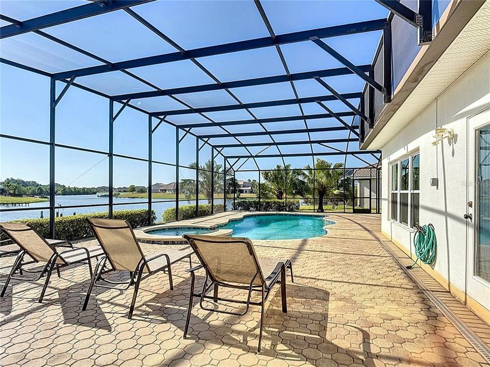 En Venta: $647,000 (4 camas, 3 baños, 2724 Pies cuadrados)