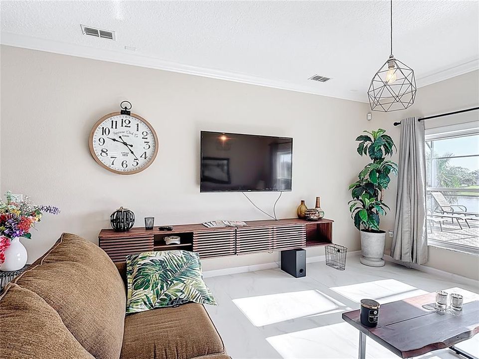 En Venta: $647,000 (4 camas, 3 baños, 2724 Pies cuadrados)