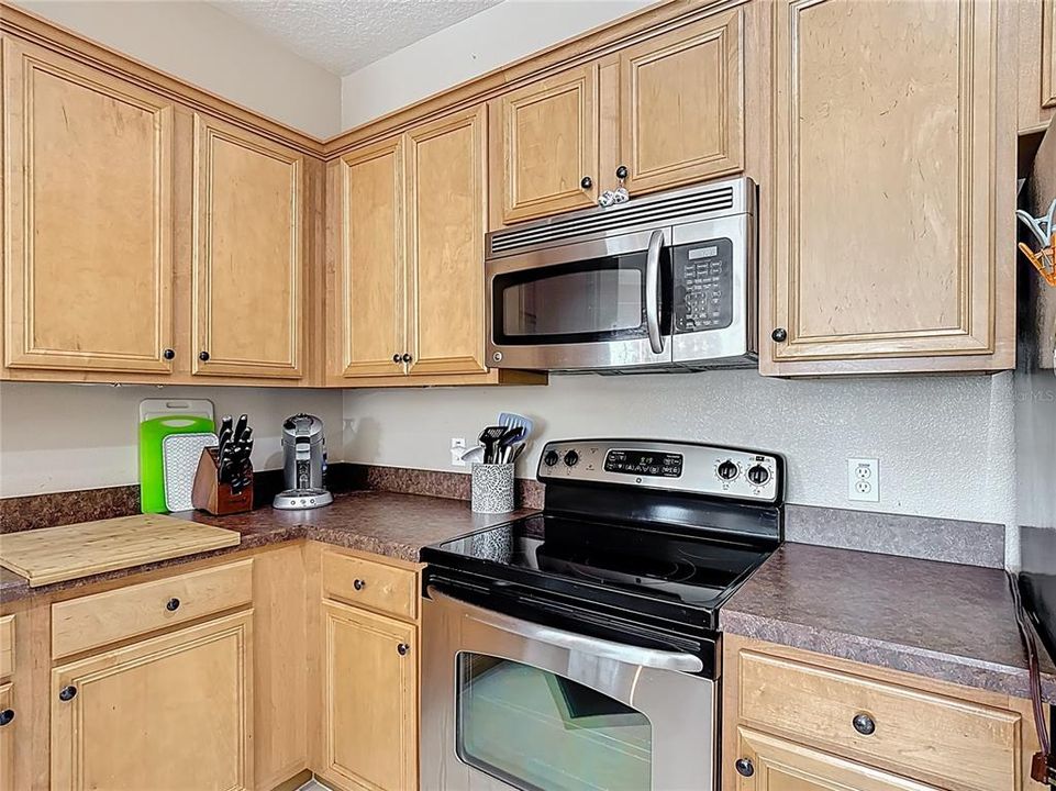 En Venta: $647,000 (4 camas, 3 baños, 2724 Pies cuadrados)