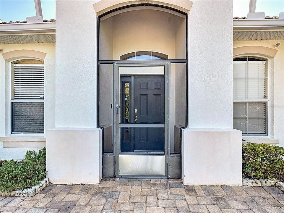 En Venta: $647,000 (4 camas, 3 baños, 2724 Pies cuadrados)