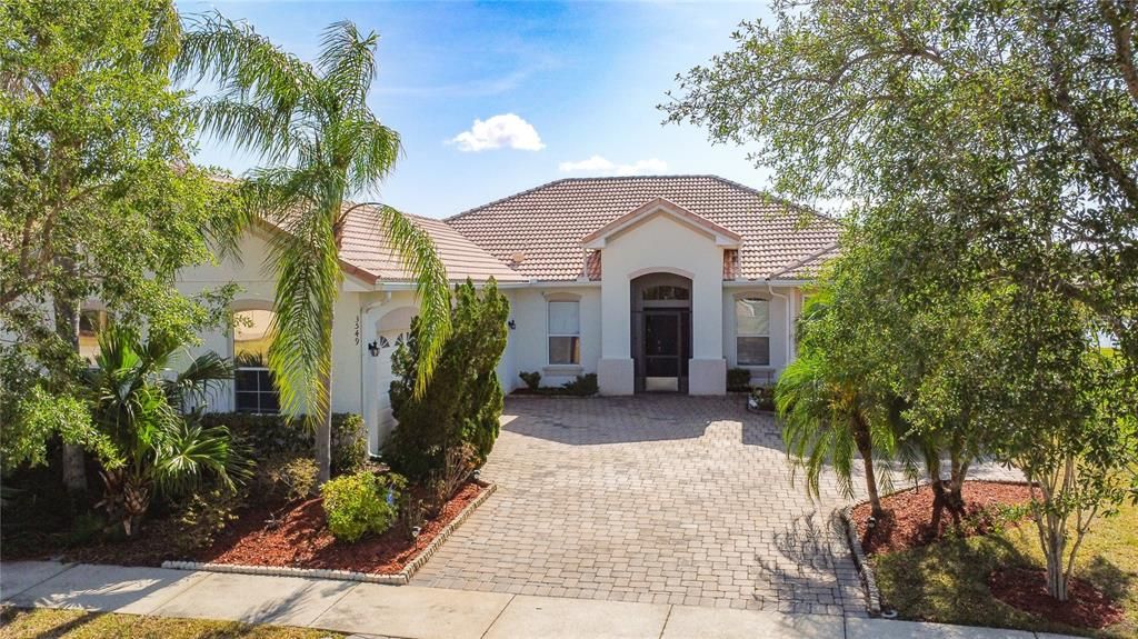 En Venta: $647,000 (4 camas, 3 baños, 2724 Pies cuadrados)