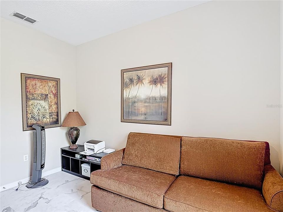 En Venta: $647,000 (4 camas, 3 baños, 2724 Pies cuadrados)