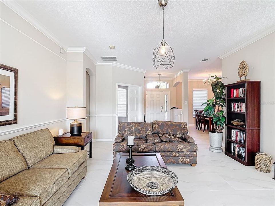 En Venta: $647,000 (4 camas, 3 baños, 2724 Pies cuadrados)